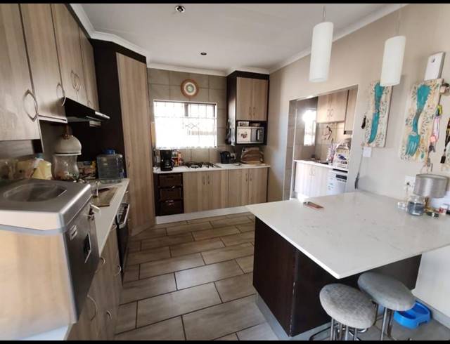 3 BEDROOM TOWNHOUSE FOR SALE IN KOOKRUS